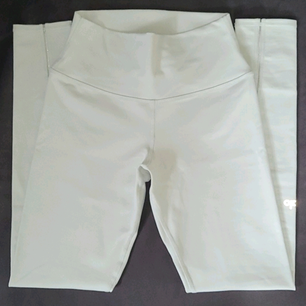 New w/out tags High Waisted Alo Leggings